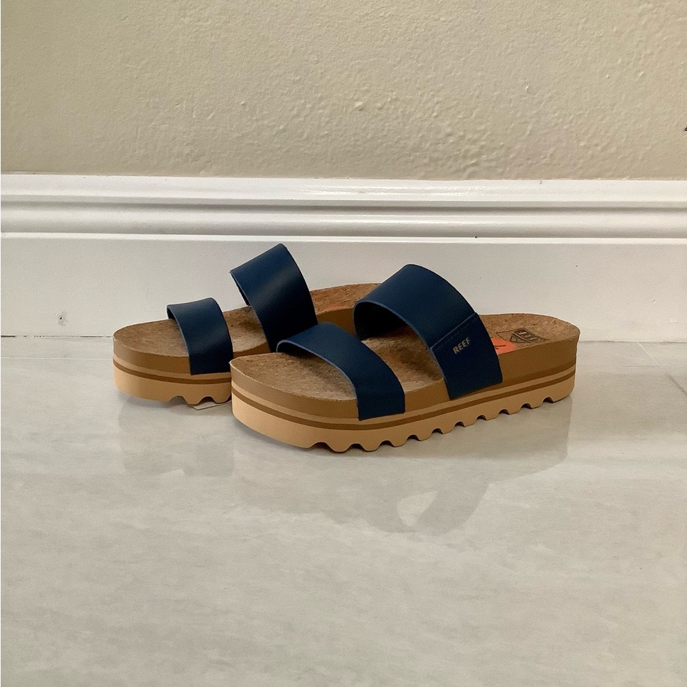 REEF CUSHION VISTA HI WOMEN’S SLIDES SANDALS  - SIZE 7